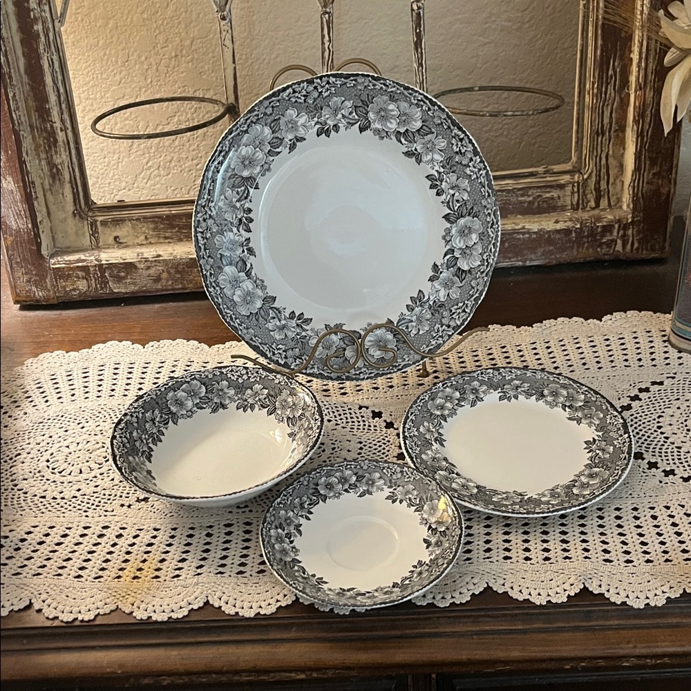 Elegant Floral Dinnerware Set in Black and White